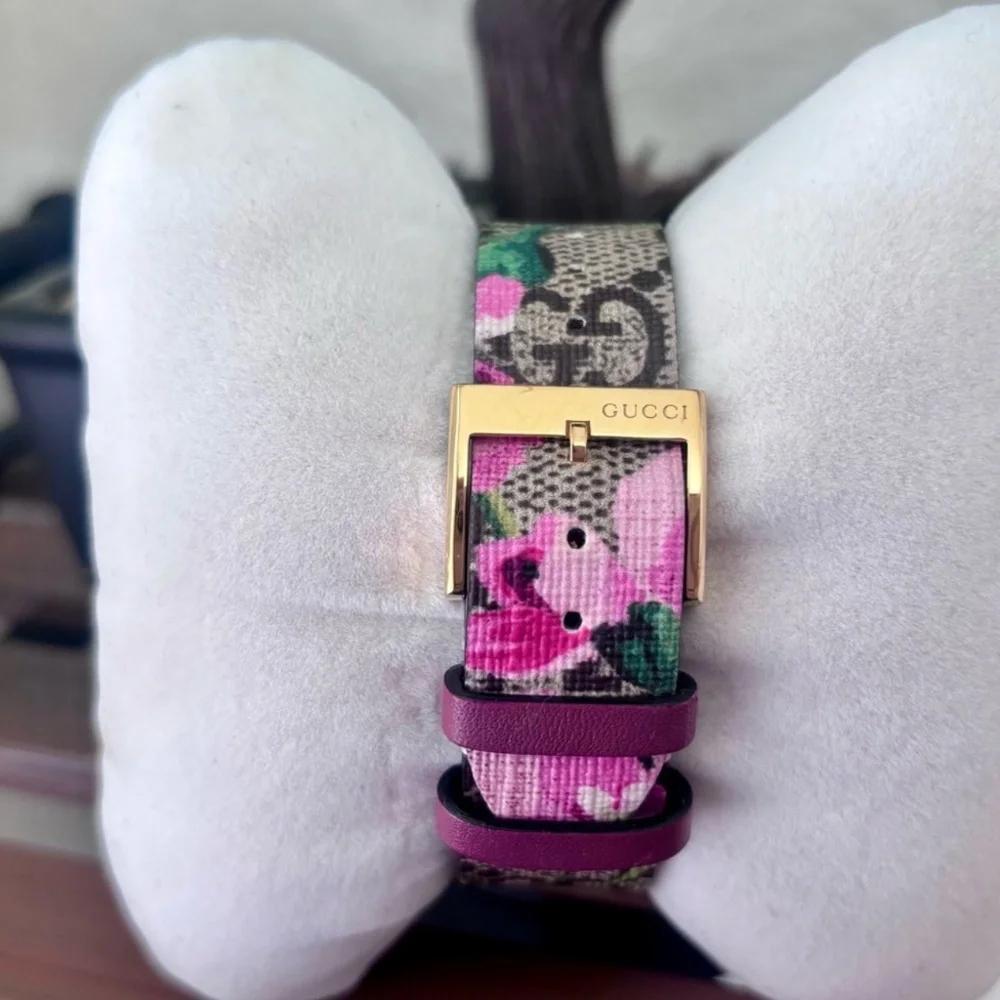 Gucci floral Watch - Picture 3 of 3